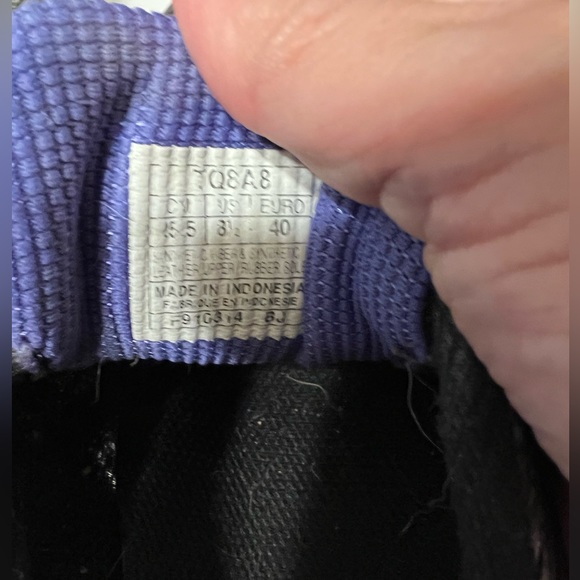 ASICS - Picture 3 of 4